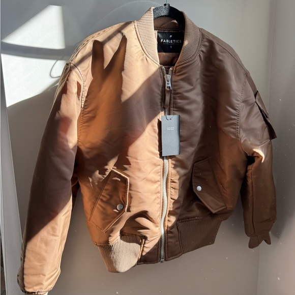 NWT Fabletics iconic bomber jacket - color Mocha Latte - Size Small - Picture 6 of 6